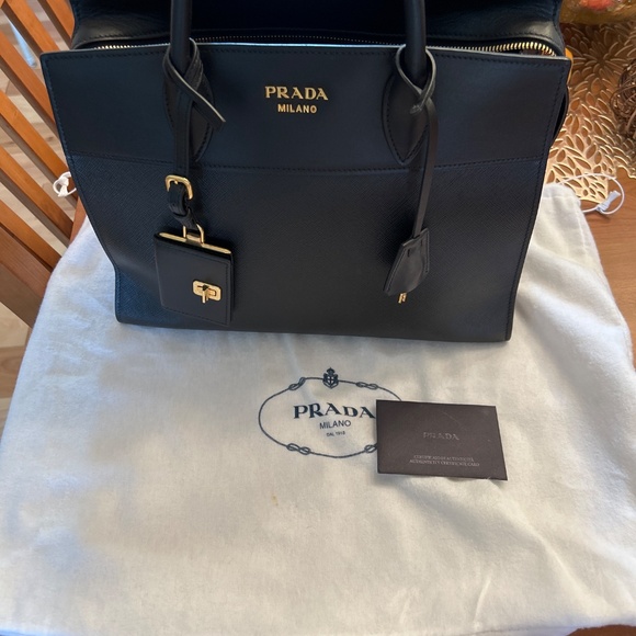 Prada Medium black Saffiano Handbag - Picture 7 of 8